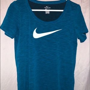 NIKE TEE SIZE M NWOT